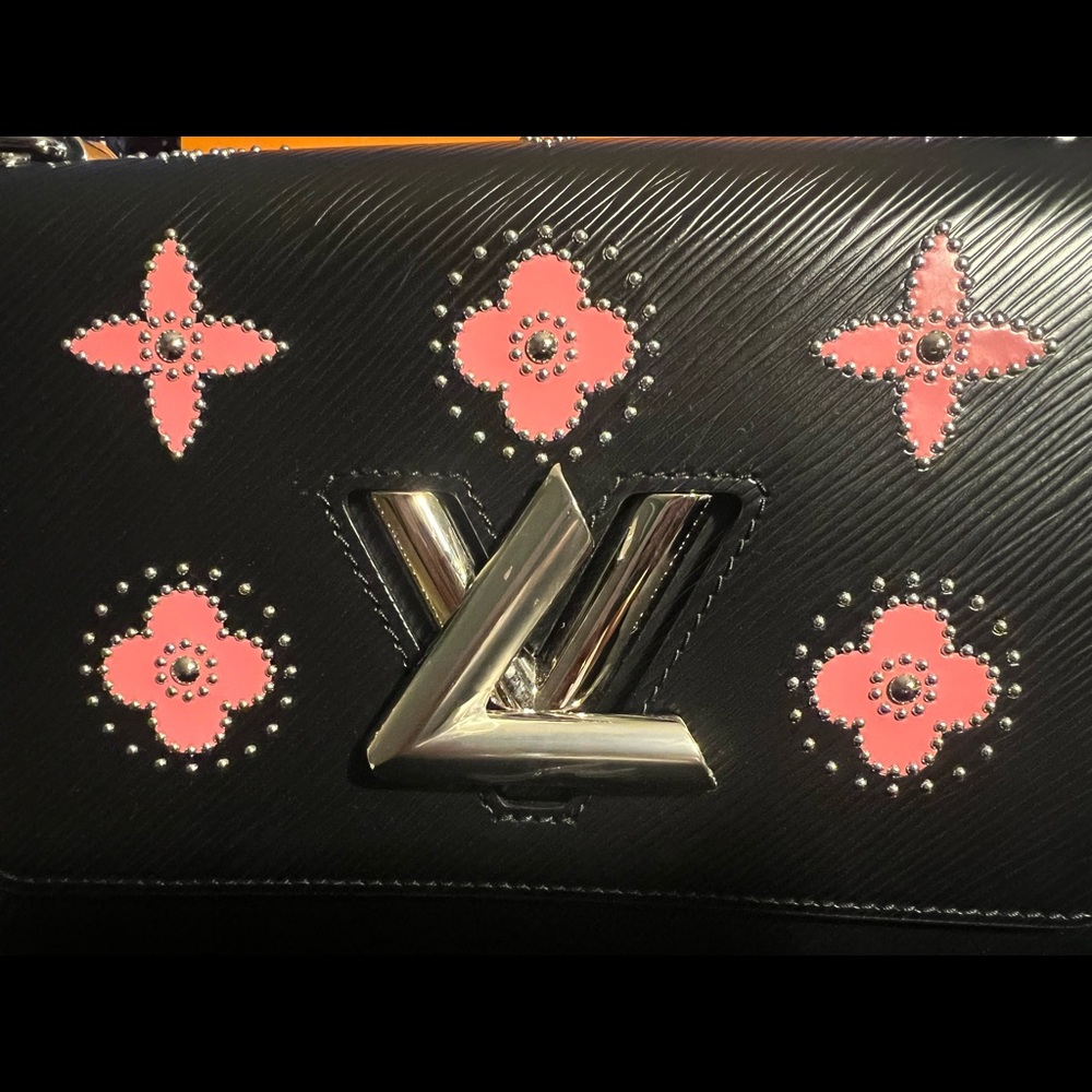 LOUIS VUITTON twist MM bag. Limited, made in France authentic,clean - Picture 2 of 6